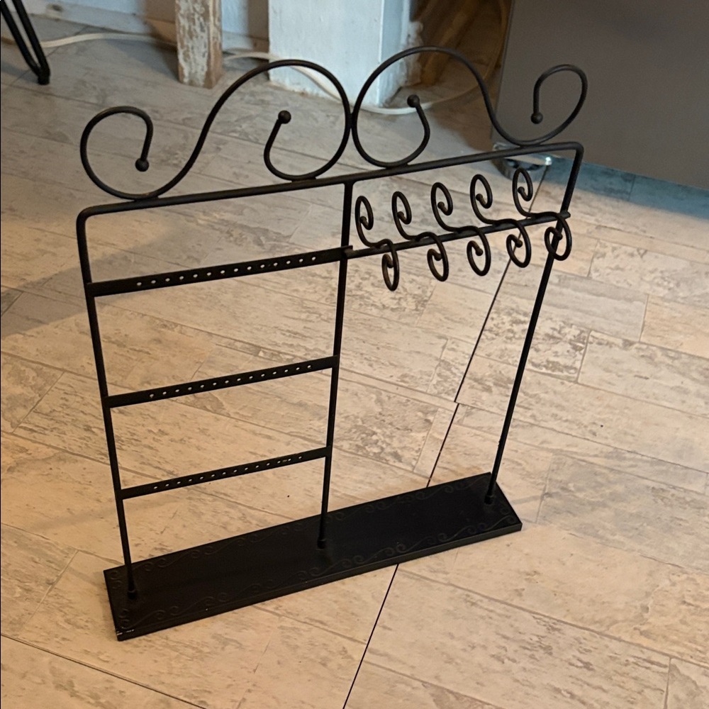 Metal jewelry holder black